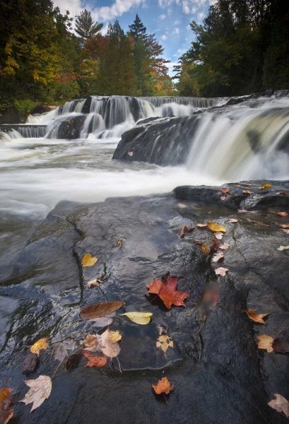 Michigan, Upper Peninsula Bond Falls in autumn
